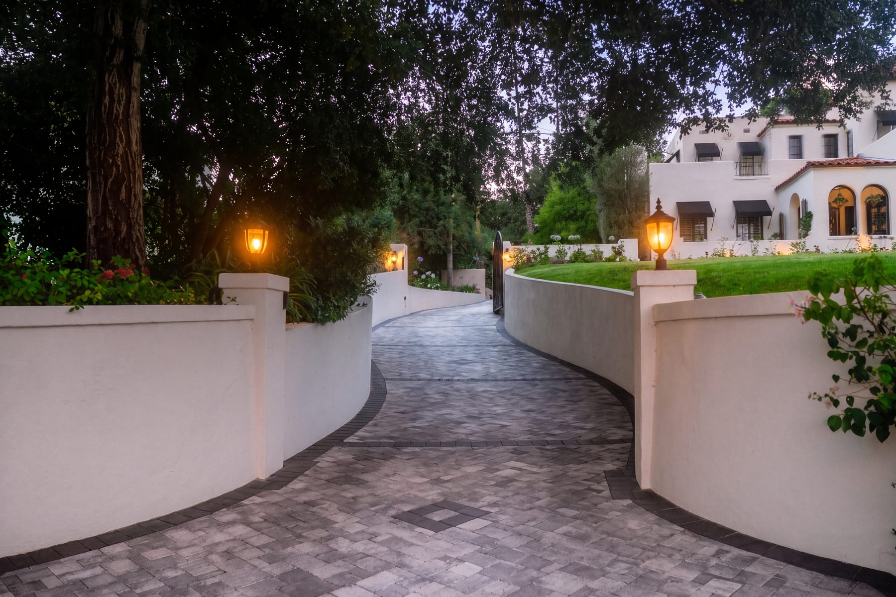 Driveways & Entryways services in Los Angeles