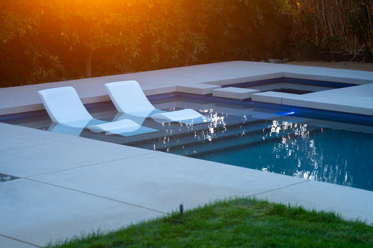 Outdoor living space with integrated entertaining area