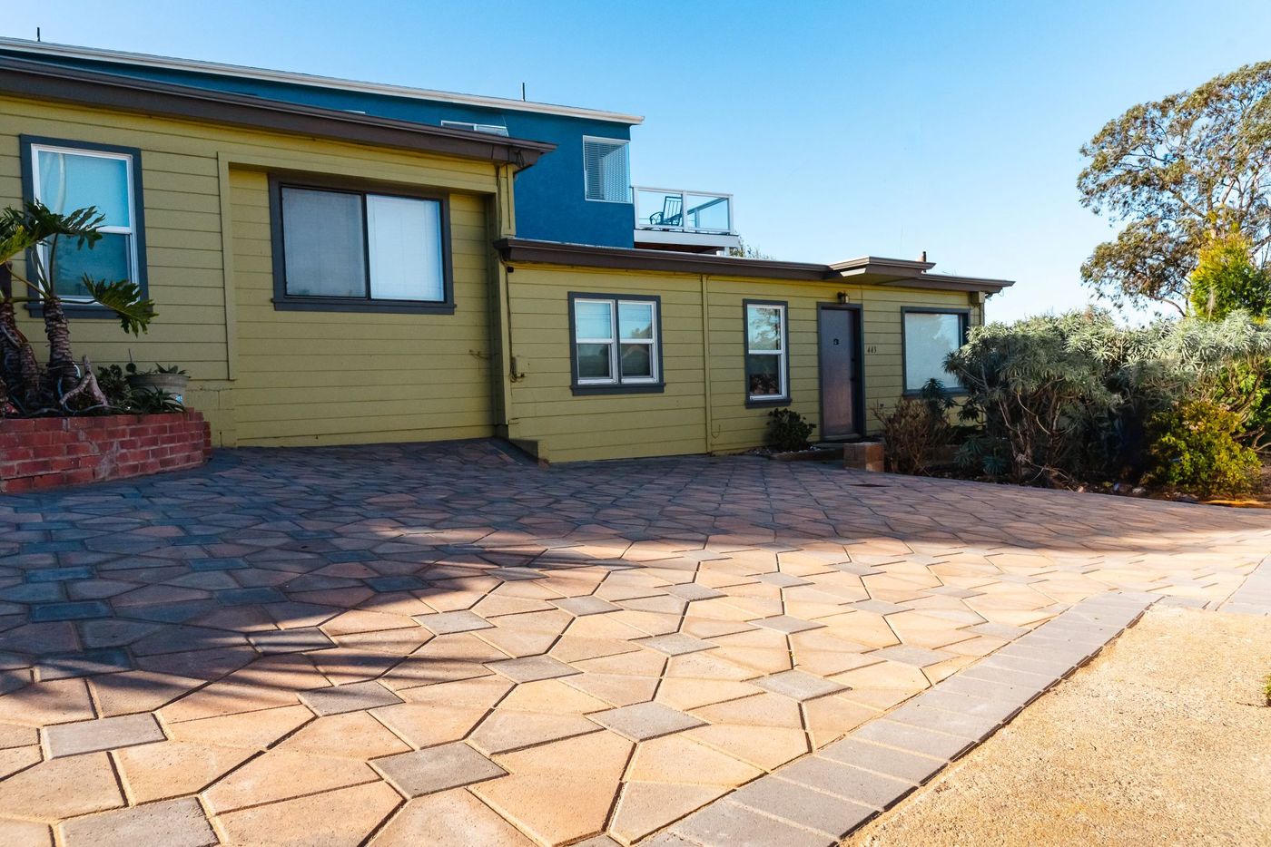 Custom paver driveway in Morro Bay featuring decorative concrete pavers and a modern coastal home backdrop.