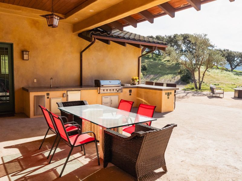 Custom Outdoor Kitchen and Dining Area – San Luis Obispo
