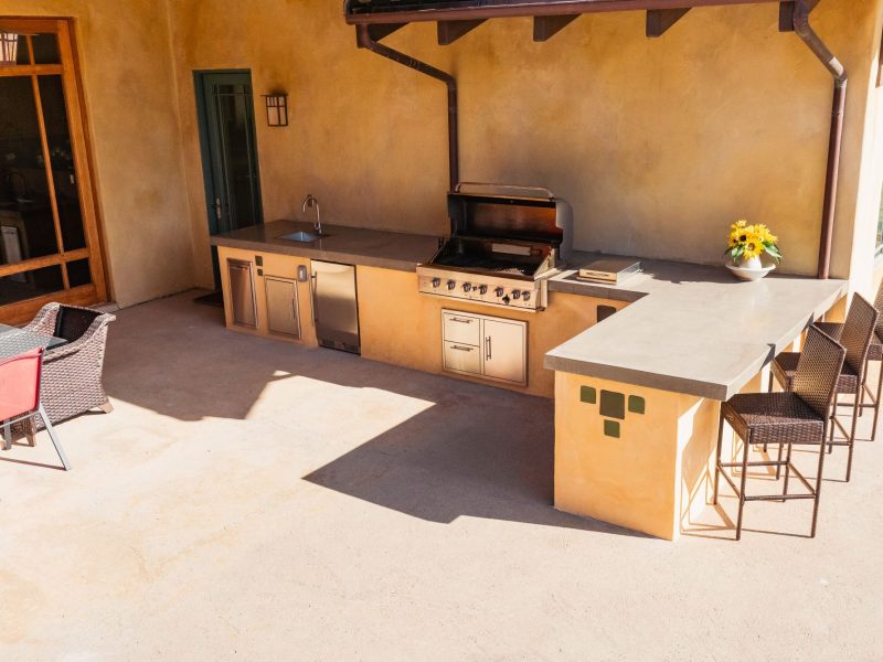 Outdoor Bar Seating and Kitchen Island – San Luis Obispo